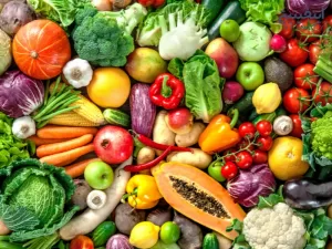 میوه‌ها و سبزیجات: منابع غنی از ویتامین‌ها و مواد معدنی قبل از ورزش