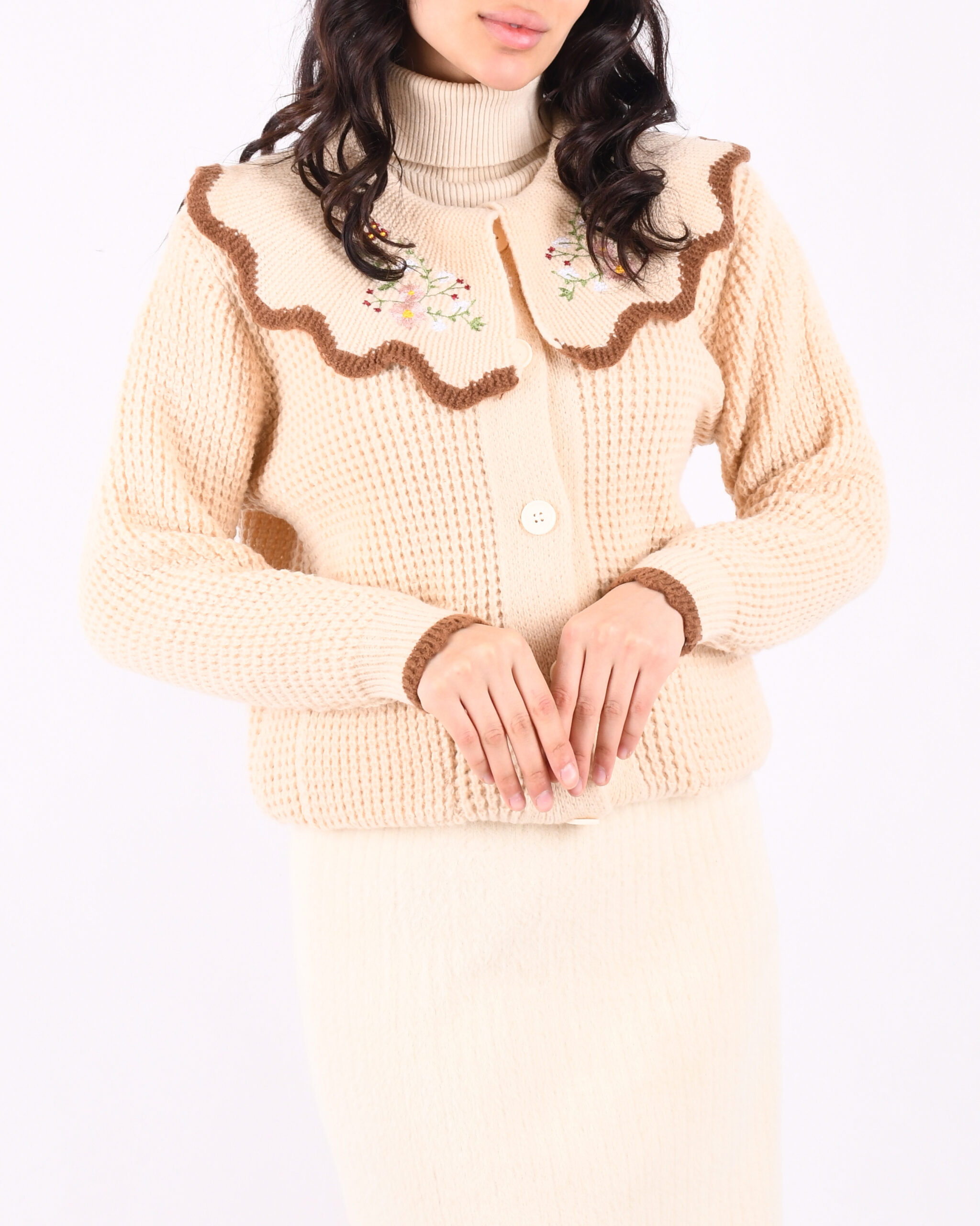 پلیور جلو دکمه یقه گلدوزی L0094