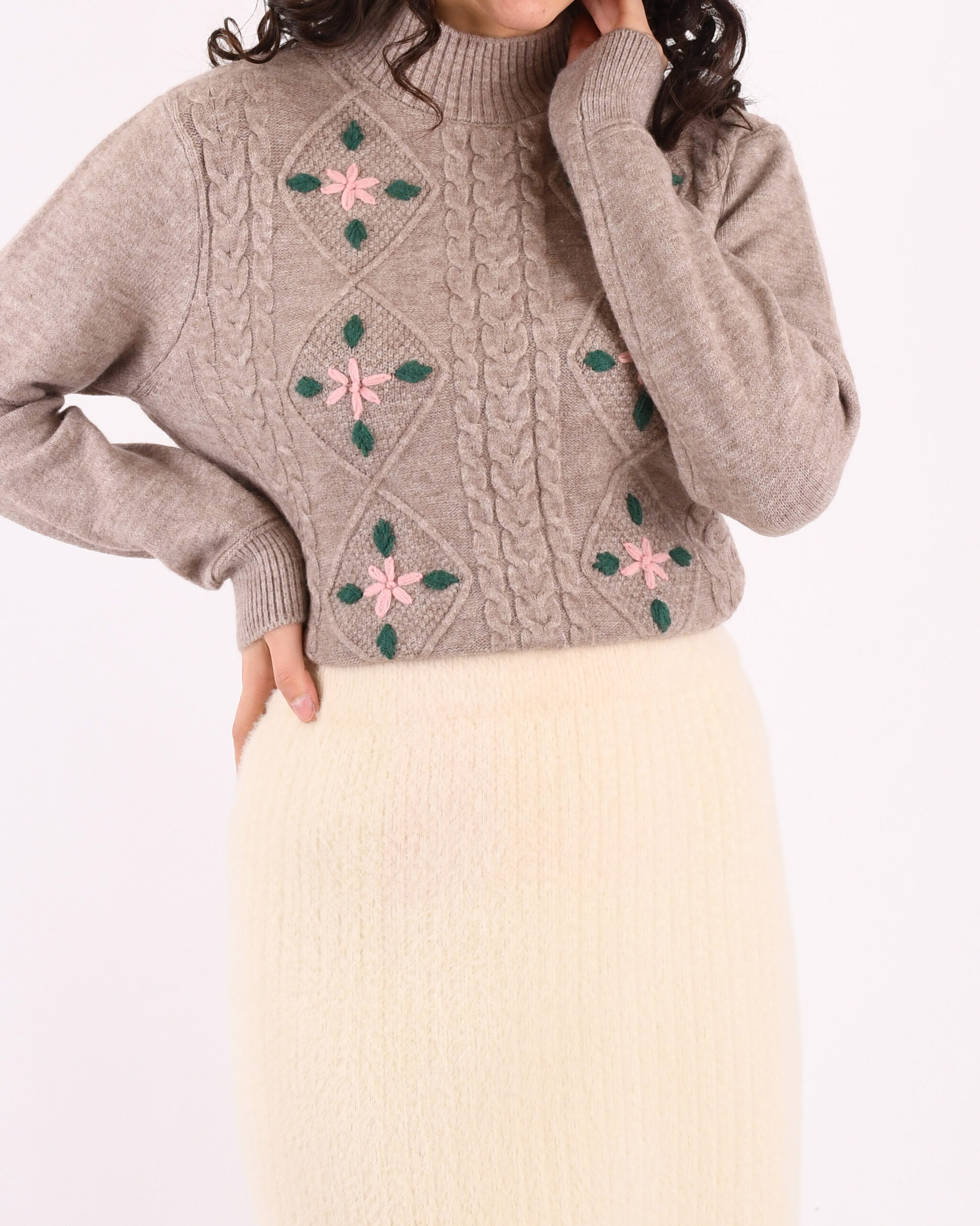 بافت جلو گلدوزی L00150